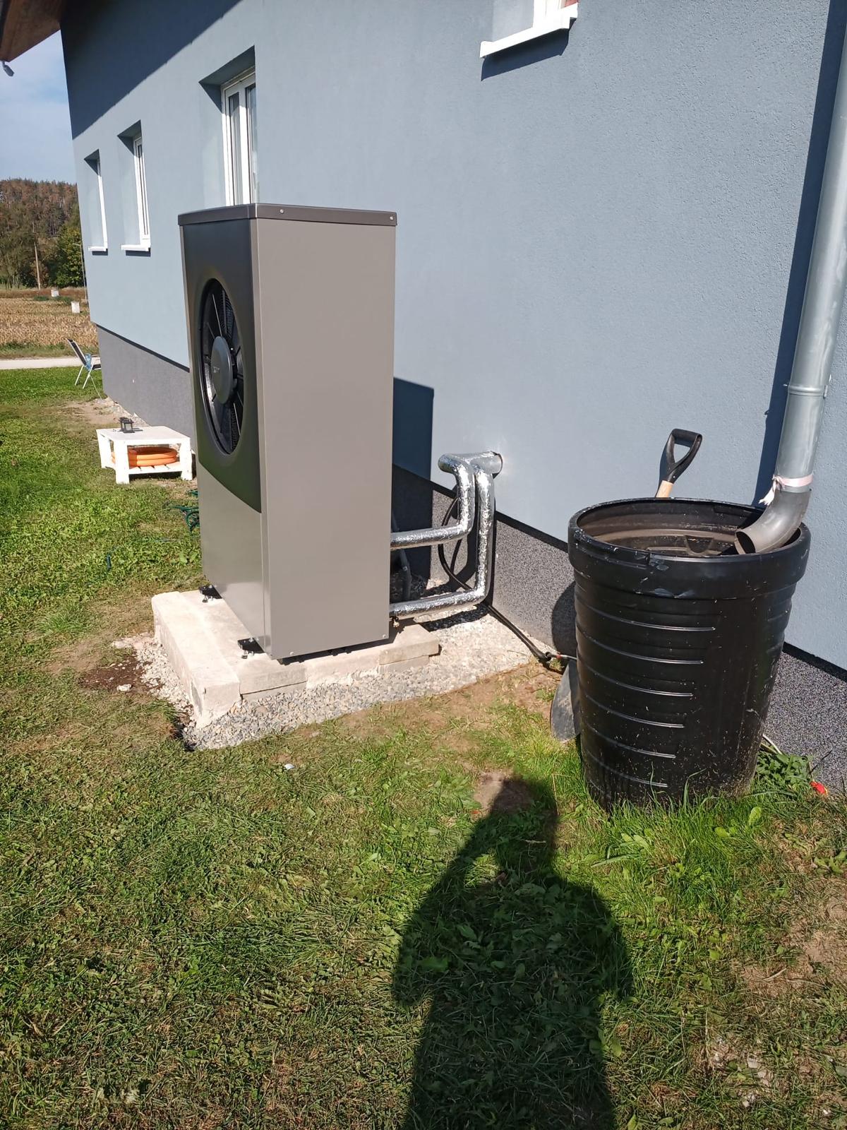 Instalace tepelného čerpadla Nove Zdroje IVT Air X 130 Z Boku